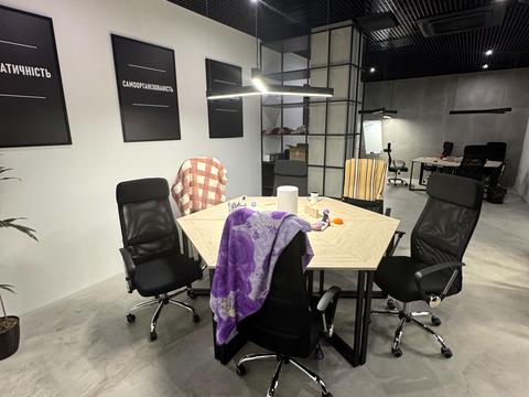 комерційна за адресою Вадима Гетьмана вул., 1