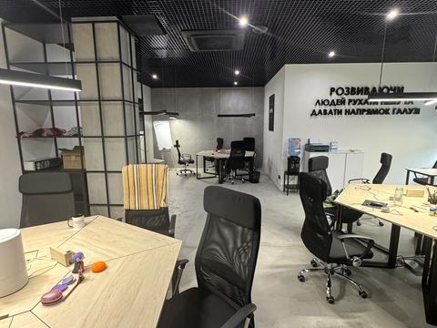 комерційна за адресою Вадима Гетьмана вул., 1