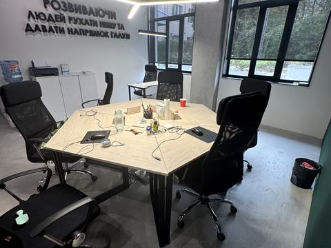 комерційна за адресою Вадима Гетьмана вул., 1