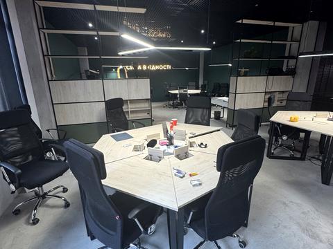 комерційна за адресою Вадима Гетьмана вул., 1