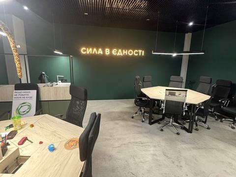 комерційна за адресою Вадима Гетьмана вул., 1