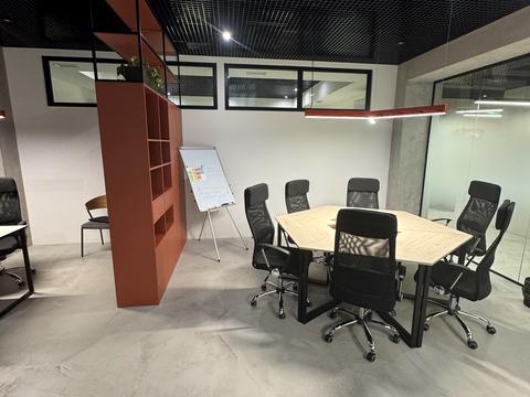 комерційна за адресою Вадима Гетьмана вул., 1