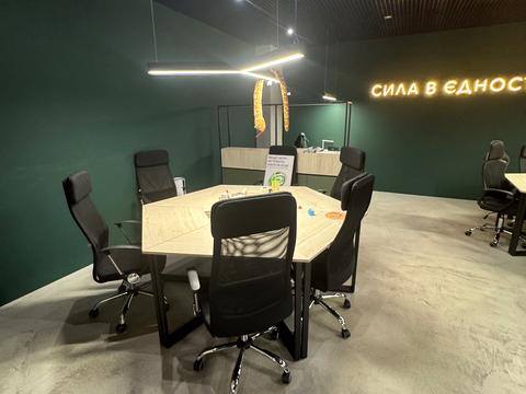 комерційна за адресою Вадима Гетьмана вул., 1