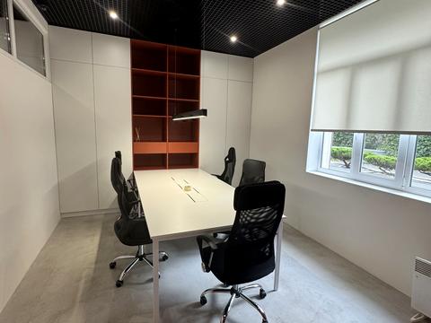 комерційна за адресою Вадима Гетьмана вул., 1