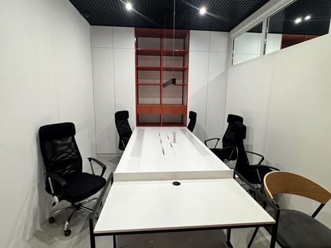 комерційна за адресою Вадима Гетьмана вул., 1