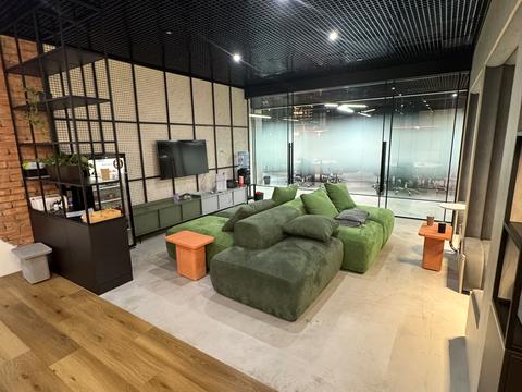 комерційна за адресою Вадима Гетьмана вул., 1