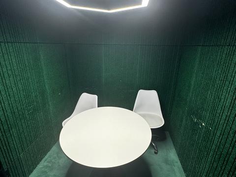 комерційна за адресою Вадима Гетьмана вул., 1