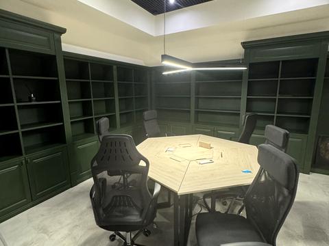 комерційна за адресою Вадима Гетьмана вул., 1