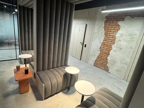 комерційна за адресою Вадима Гетьмана вул., 1