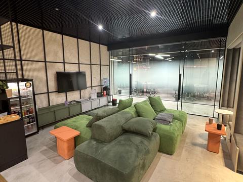 комерційна за адресою Вадима Гетьмана вул., 1