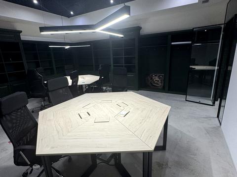 комерційна за адресою Вадима Гетьмана вул., 1