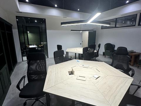 комерційна за адресою Вадима Гетьмана вул., 1