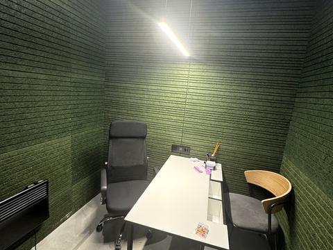 комерційна за адресою Вадима Гетьмана вул., 1