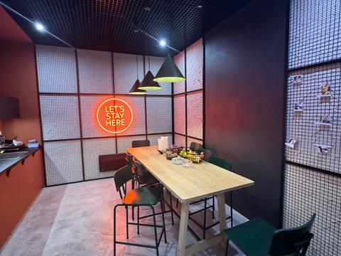 комерційна за адресою Вадима Гетьмана вул., 1