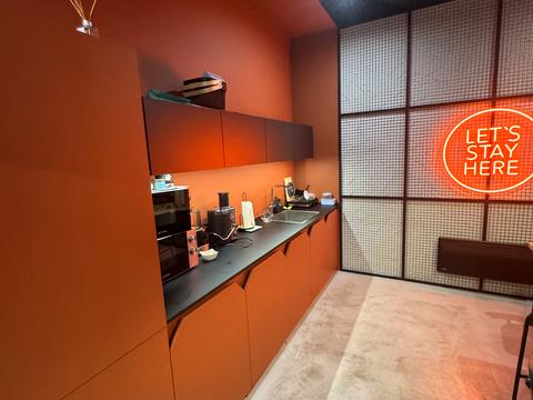 комерційна за адресою Вадима Гетьмана вул., 1