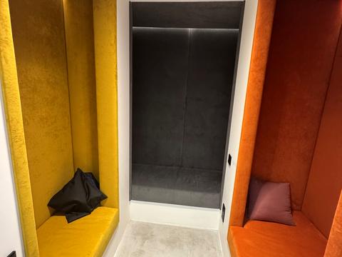 комерційна за адресою Вадима Гетьмана вул., 1