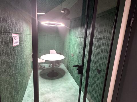 комерційна за адресою Вадима Гетьмана вул., 1