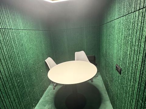 комерційна за адресою Вадима Гетьмана вул., 1