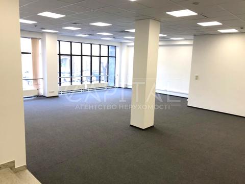 комерційна за адресою Михайла Гришка вул., 3а