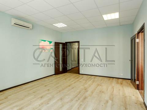 комерційна за адресою Євгена Коновальця вул. (Щорса), 32-А