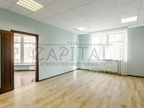 комерційна за адресою Євгена Коновальця вул. (Щорса), 32-А