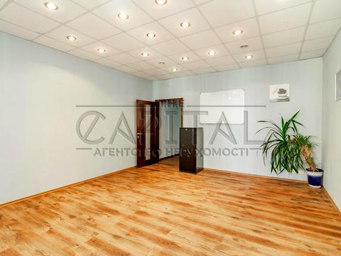 комерційна за адресою Євгена Коновальця вул. (Щорса), 32-А