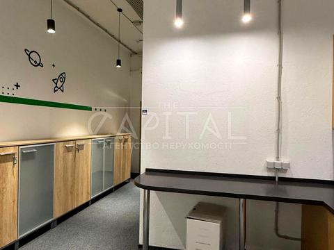 комерційна за адресою Кловський узвіз, 7а