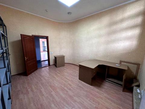 комерційна за адресою Святослава Хороброго вул., 1