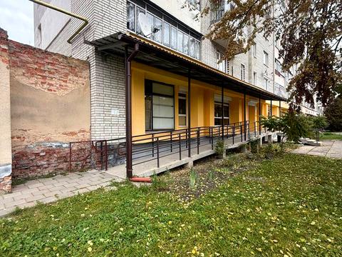 комерційна за адресою Івана Миколайчука вул., 24
