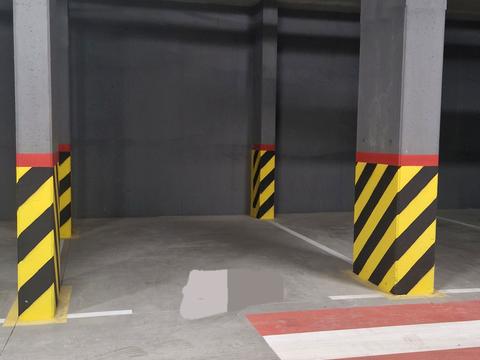 паркомісце за адресою Миколи Пимоненка вул. (), 5