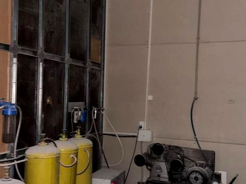 комерційна за адресою Молодіжна вул., 1