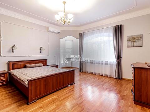 будинок за адресою Богатирська вул., 1