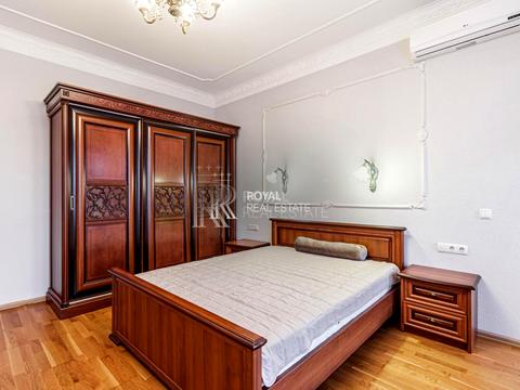 будинок за адресою Богатирська вул., 1