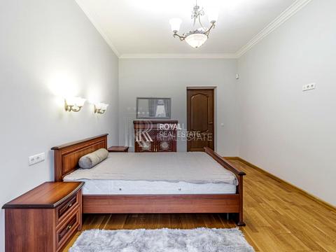 будинок за адресою Богатирська вул., 1