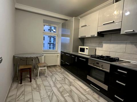 квартира за адресою Тролейбусна вул., 15