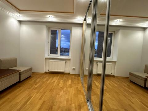 квартира за адресою Тролейбусна вул., 15