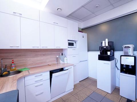 комерційна за адресою Велика Васильківська вул. (Червоноармійська), 72