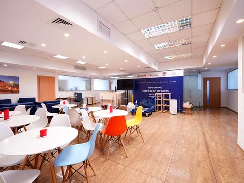 комерційна за адресою Велика Васильківська вул. (Червоноармійська), 72