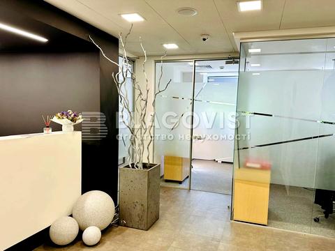 комерційна за адресою Спортивна пл., 3