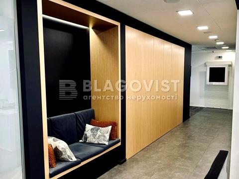 комерційна за адресою Спортивна пл., 3