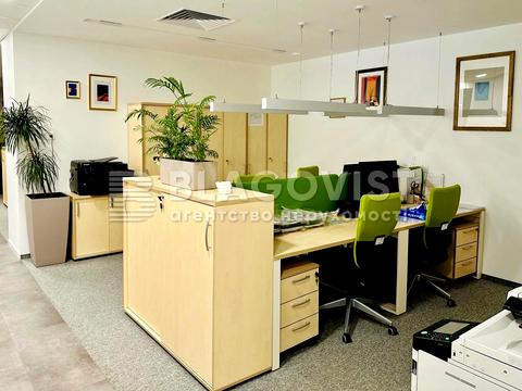 комерційна за адресою Спортивна пл., 3