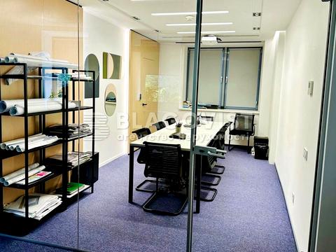 комерційна за адресою Спортивна пл., 3