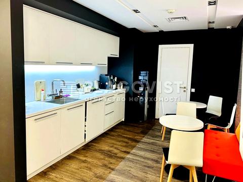 комерційна за адресою Спортивна пл., 3