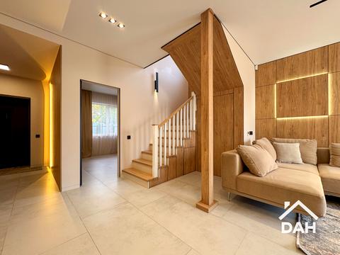 будинок за адресою Янтарна вул.