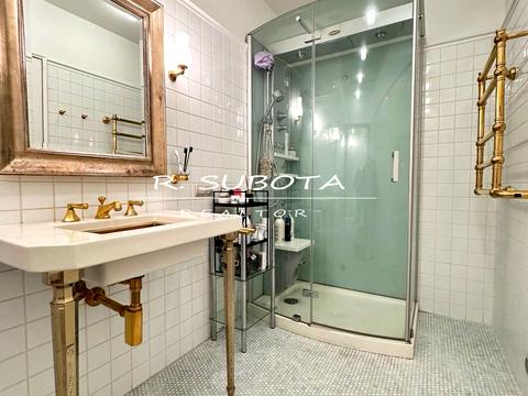 квартира за адресою Академіка Чекмарьова вул., 2