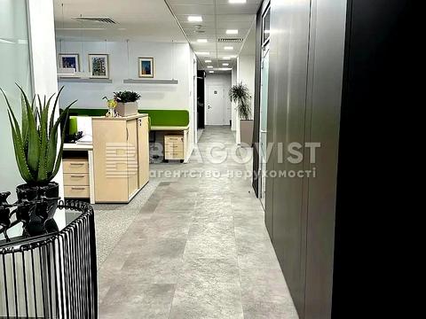 комерційна за адресою Спортивна пл., 3