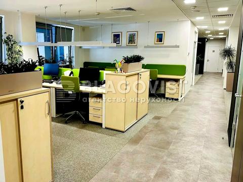 комерційна за адресою Спортивна пл., 3