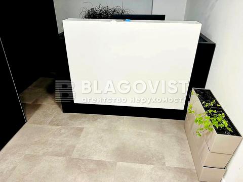 комерційна за адресою Спортивна пл., 3