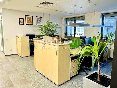 комерційна за адресою Спортивна пл., 3