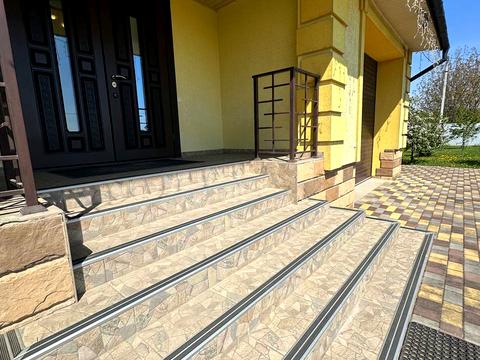 дом по адресу грушевського, 8